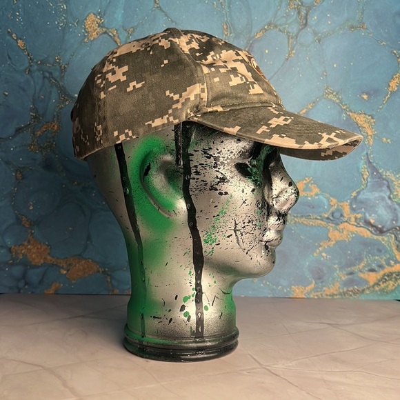 Calvin Klein digital camo hat. - Picture 4 of 5